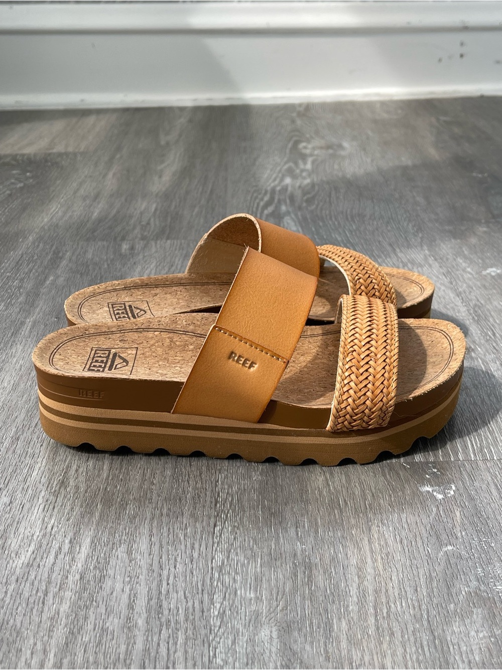 REEF Cushion High Vista Platform Sandals Size 6